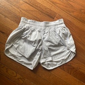 Lulu lemon Tracker 4” shorts
